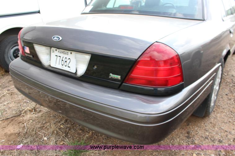 image for item F7689 2009 Ford Crown Victoria Police Interceptor