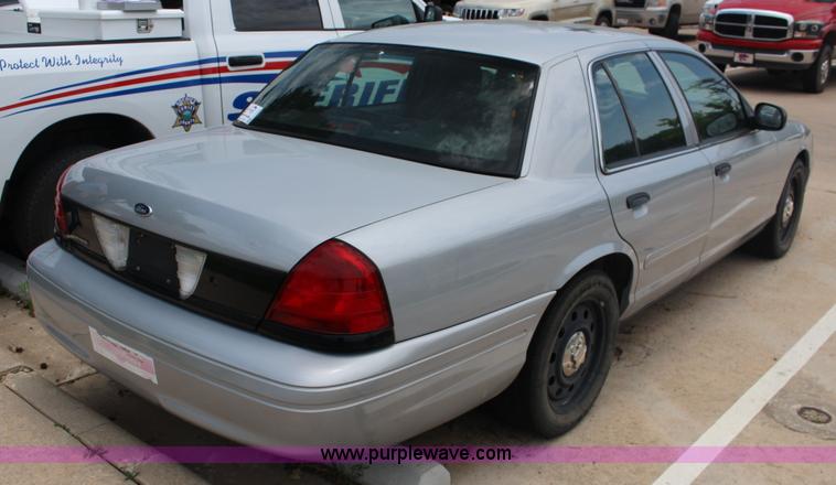 image for item F7844 2006 Ford Crown Victoria Police Interceptor