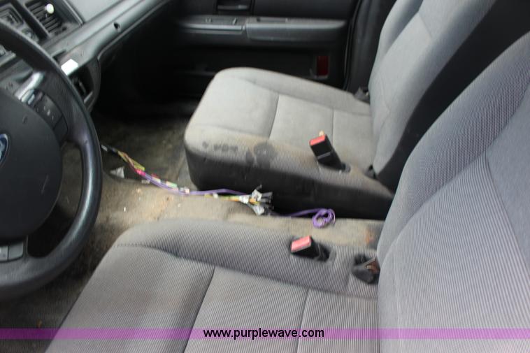 image for item F7844 2006 Ford Crown Victoria Police Interceptor