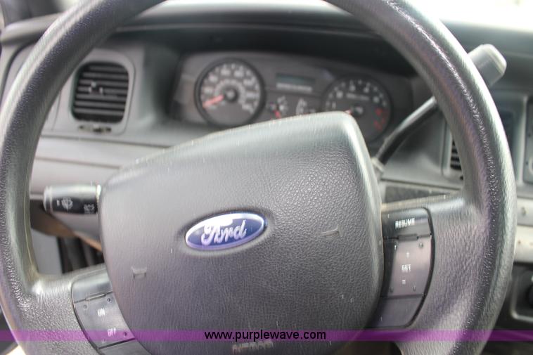 image for item F7844 2006 Ford Crown Victoria Police Interceptor