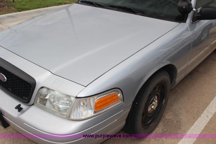 image for item F7844 2006 Ford Crown Victoria Police Interceptor