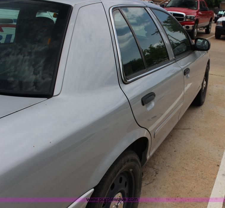 image for item F7844 2006 Ford Crown Victoria Police Interceptor