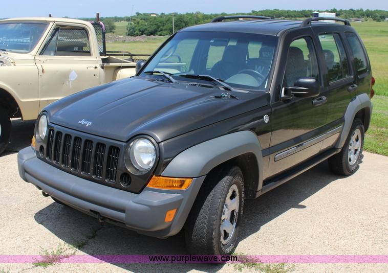 image for item F7847 2005 Jeep Liberty SUV