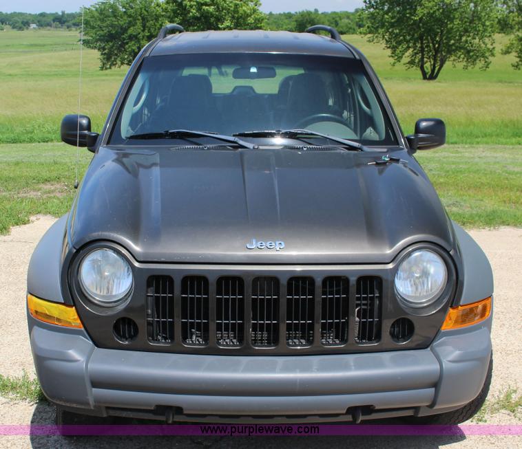 image for item F7847 2005 Jeep Liberty SUV