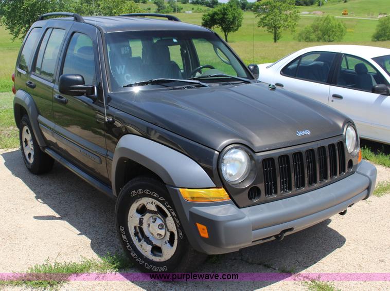 image for item F7847 2005 Jeep Liberty SUV
