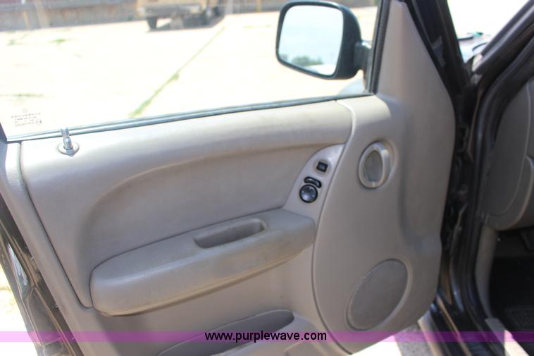 image for item F7847 2005 Jeep Liberty SUV