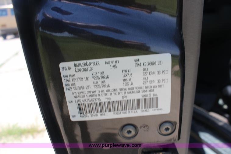 image for item F7847 2005 Jeep Liberty SUV