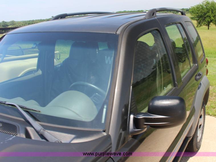 image for item F7847 2005 Jeep Liberty SUV