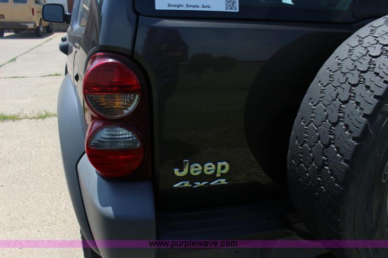 image for item F7847 2005 Jeep Liberty SUV