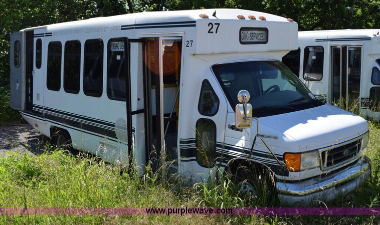 image for item H5001 2003 Ford Econoline E450 bus