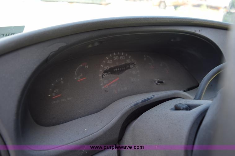 image for item H5001 2003 Ford Econoline E450 bus