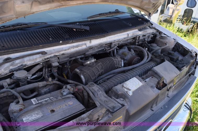 image for item H5001 2003 Ford Econoline E450 bus