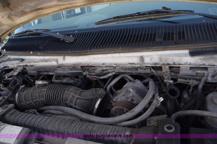 image for item H5001 2003 Ford Econoline E450 bus