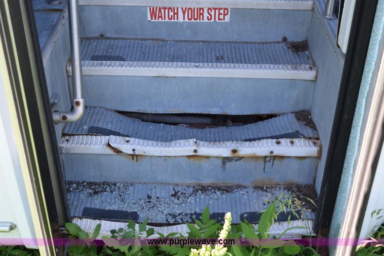 image for item H5001 2003 Ford Econoline E450 bus