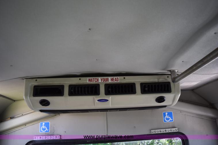 image for item H5001 2003 Ford Econoline E450 bus