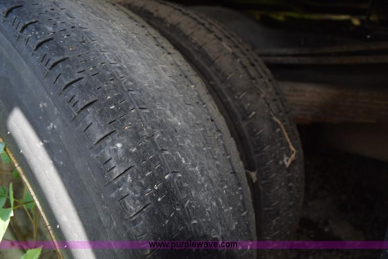 image for item H5001 2003 Ford Econoline E450 bus