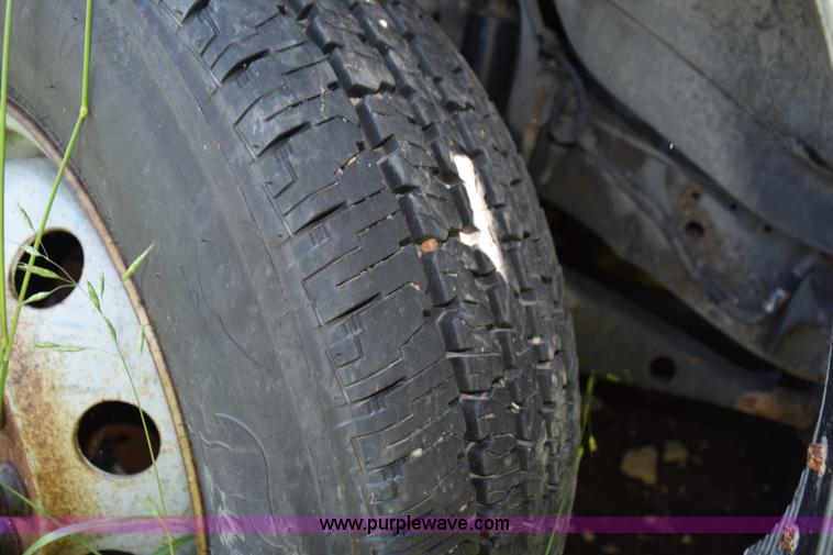 image for item H5001 2003 Ford Econoline E450 bus