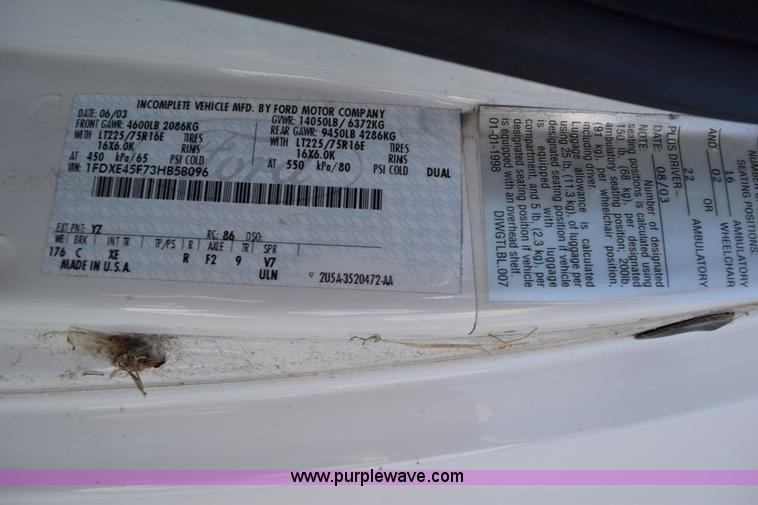 image for item H5001 2003 Ford Econoline E450 bus