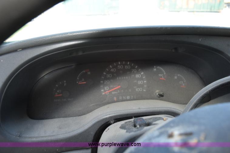 image for item H5002 2003 Ford Econoline E450 bus