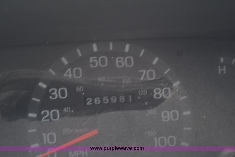 image for item H5002 2003 Ford Econoline E450 bus