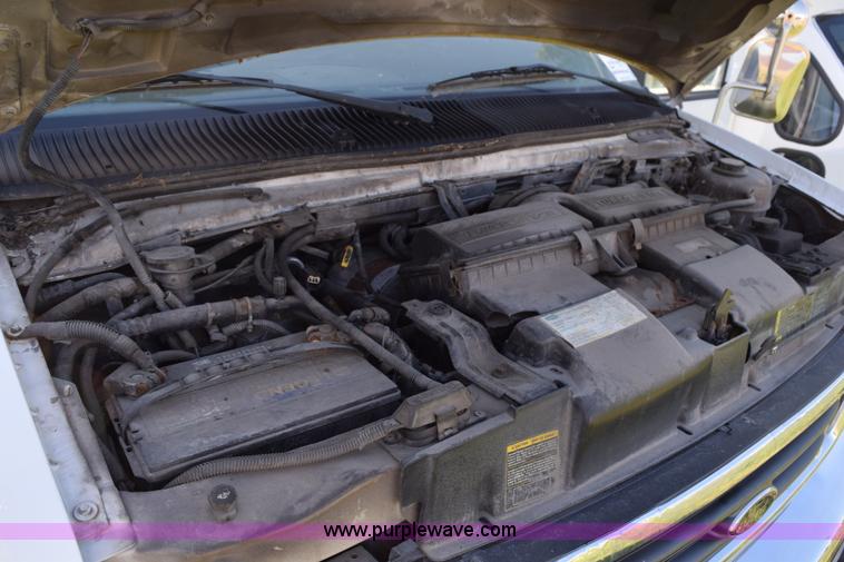 image for item H5002 2003 Ford Econoline E450 bus