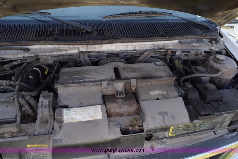 image for item H5002 2003 Ford Econoline E450 bus