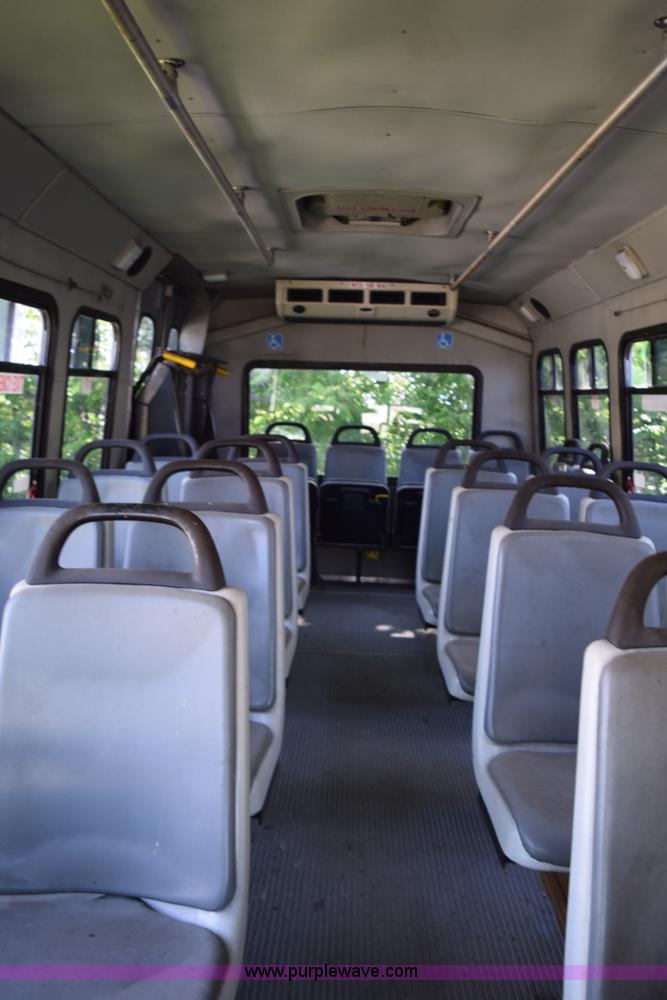 image for item H5002 2003 Ford Econoline E450 bus