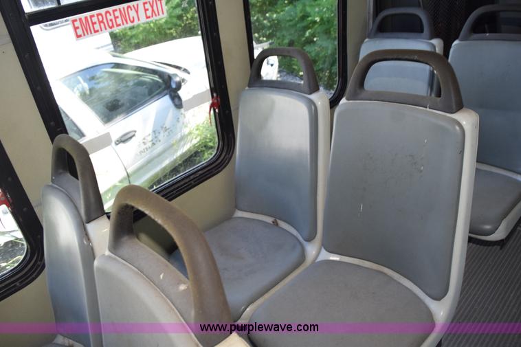 image for item H5002 2003 Ford Econoline E450 bus