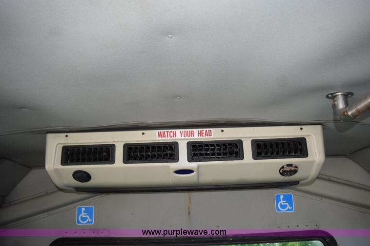image for item H5002 2003 Ford Econoline E450 bus