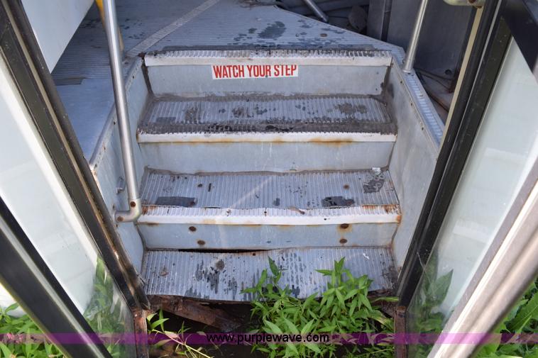 image for item H5002 2003 Ford Econoline E450 bus