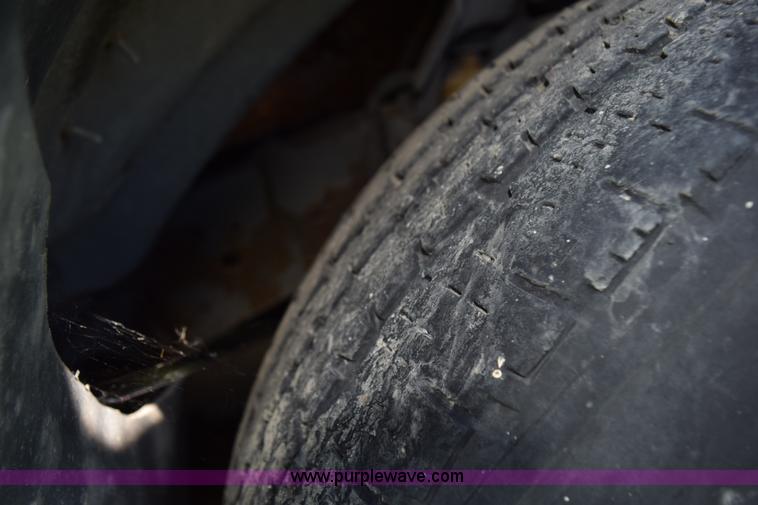 image for item H5002 2003 Ford Econoline E450 bus