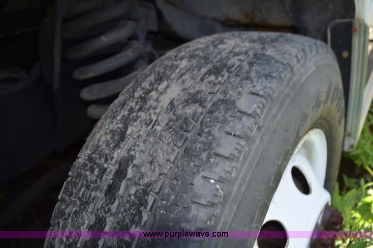 image for item H5002 2003 Ford Econoline E450 bus