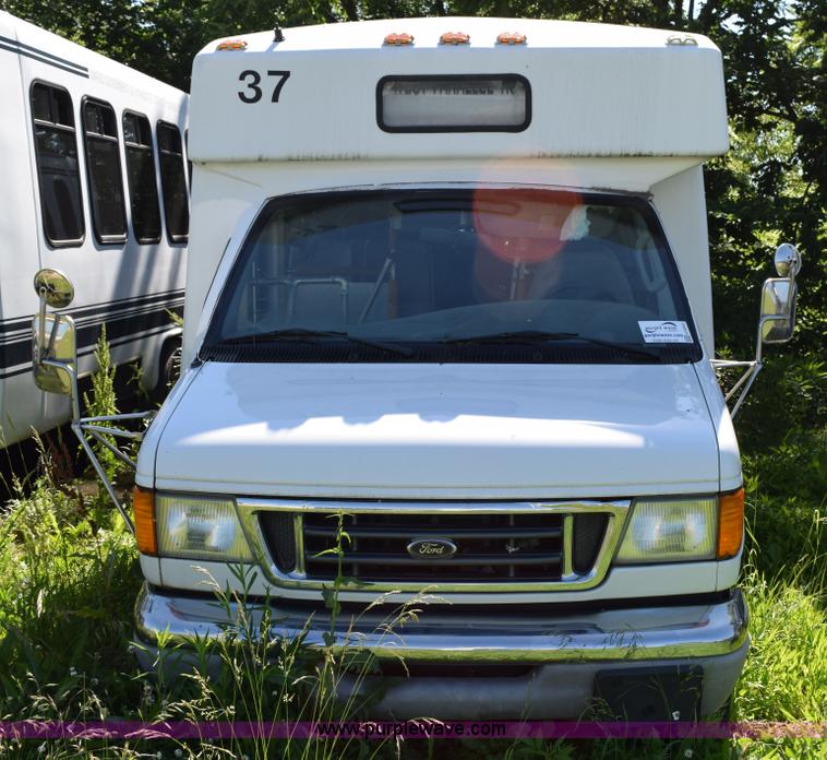 image for item H5003 2003 Ford Econoline E450 bus