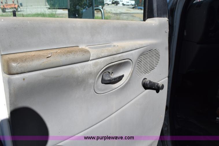 image for item H5003 2003 Ford Econoline E450 bus