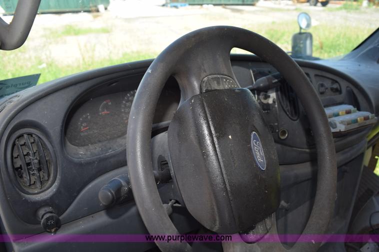 image for item H5003 2003 Ford Econoline E450 bus