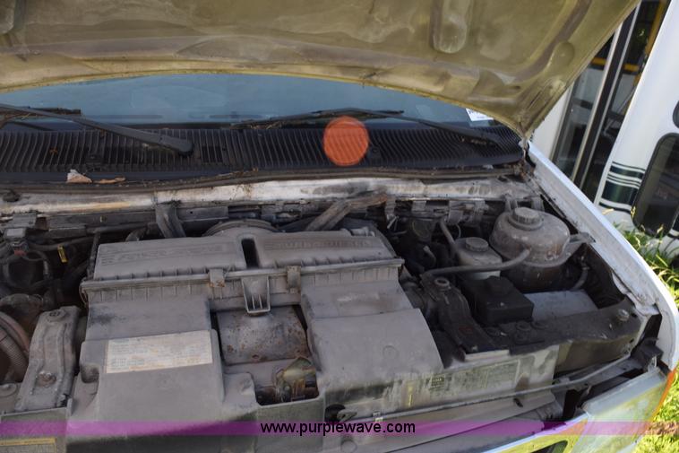 image for item H5003 2003 Ford Econoline E450 bus