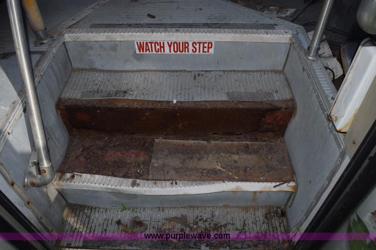 image for item H5003 2003 Ford Econoline E450 bus