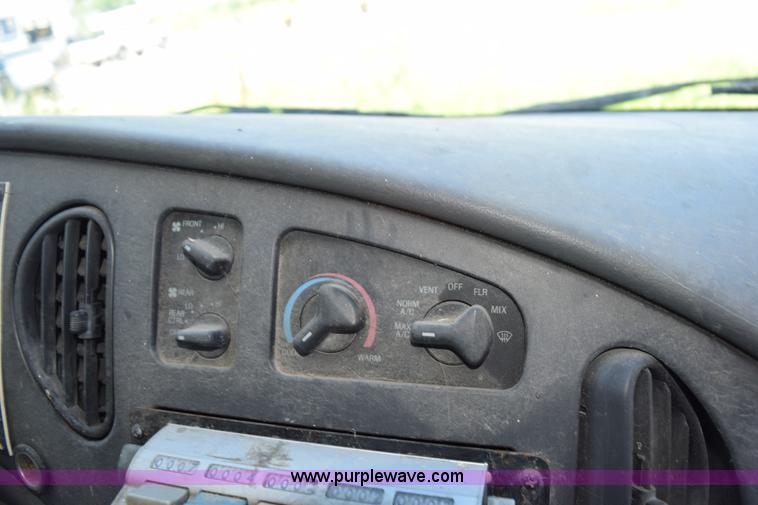 image for item H5003 2003 Ford Econoline E450 bus