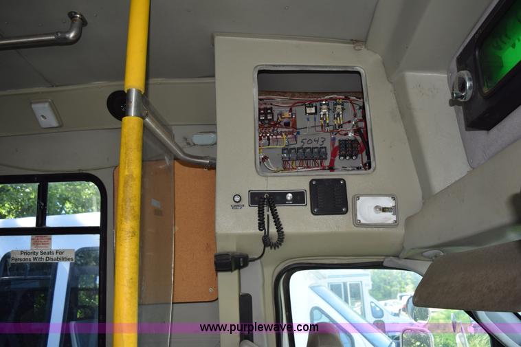 image for item H5003 2003 Ford Econoline E450 bus