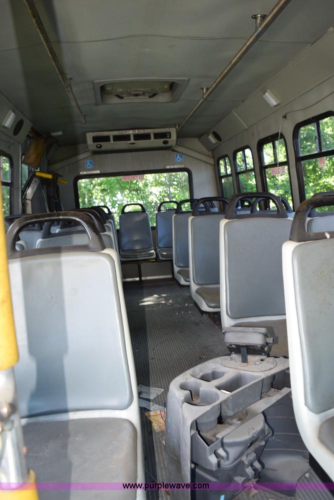 image for item H5003 2003 Ford Econoline E450 bus