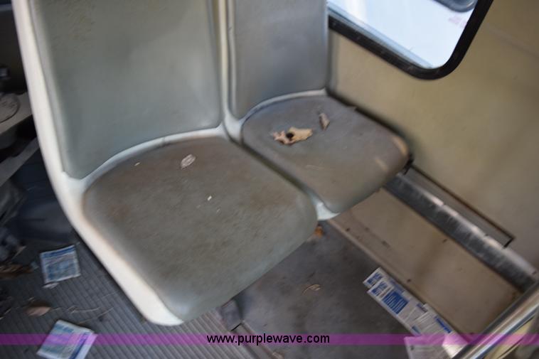 image for item H5003 2003 Ford Econoline E450 bus