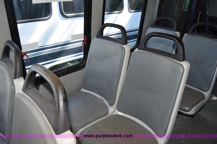 image for item H5003 2003 Ford Econoline E450 bus