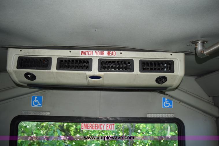 image for item H5003 2003 Ford Econoline E450 bus