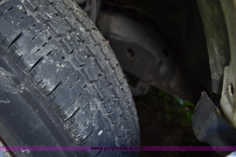 image for item H5003 2003 Ford Econoline E450 bus