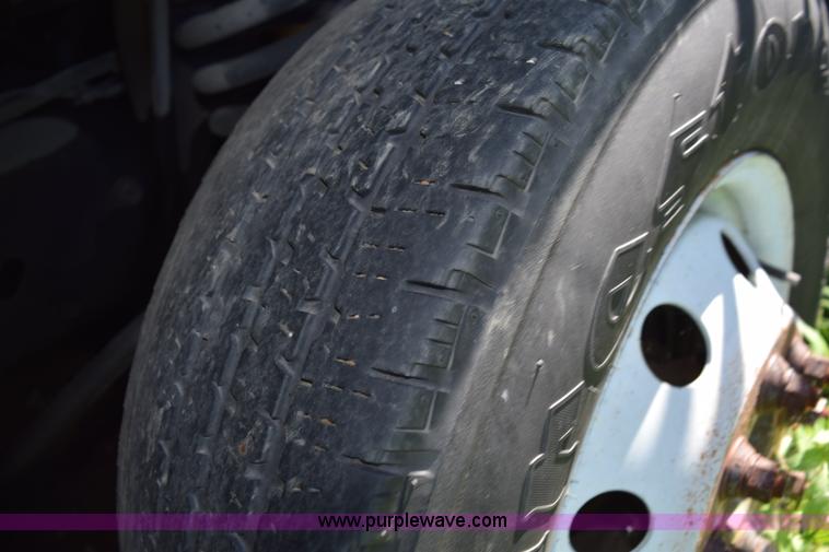 image for item H5003 2003 Ford Econoline E450 bus