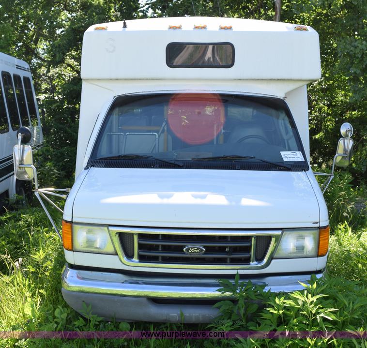 image for item H5004 2003 Ford Econoline E450 bus