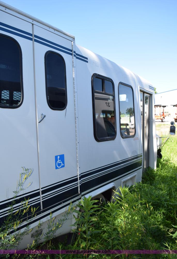 image for item H5004 2003 Ford Econoline E450 bus