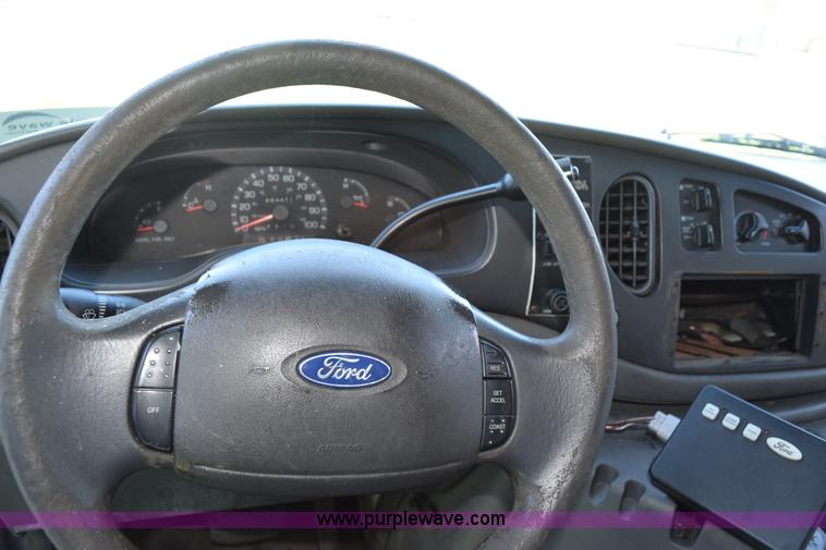 image for item H5004 2003 Ford Econoline E450 bus