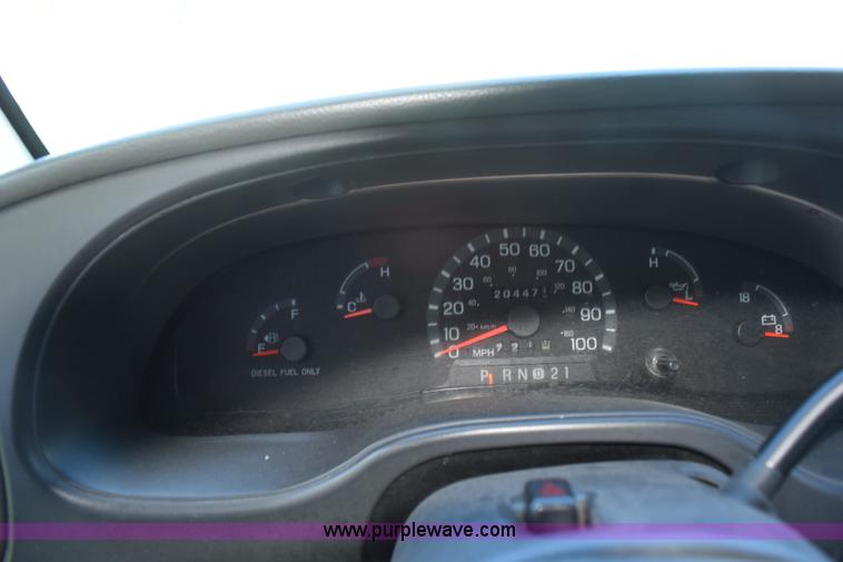 image for item H5004 2003 Ford Econoline E450 bus