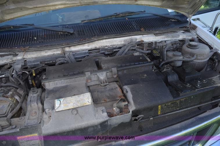 image for item H5004 2003 Ford Econoline E450 bus